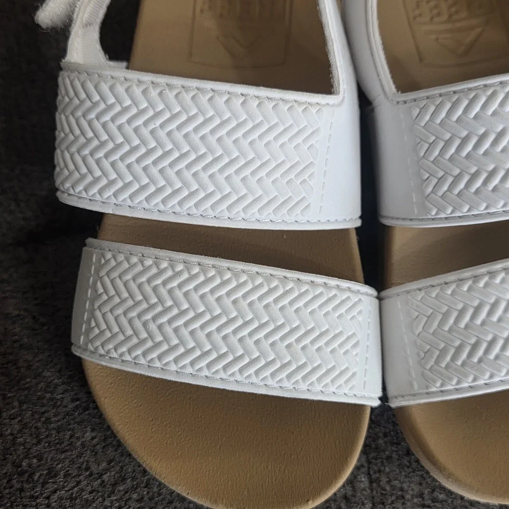 REEF - Girl's Water Vista White Sandals Size 7 - Excellent Toddler Girl